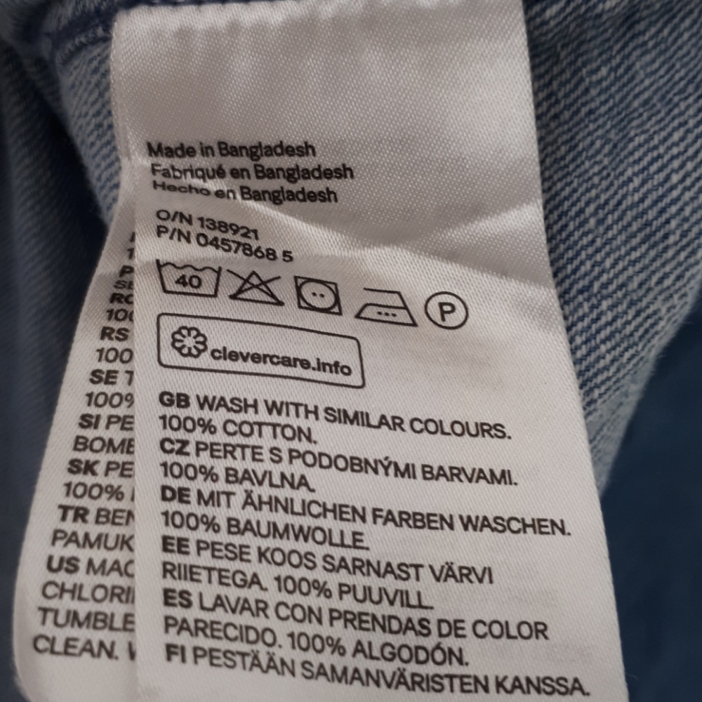 H&M Chambrey shirt with with snap buttons. - Picture 4 of 4